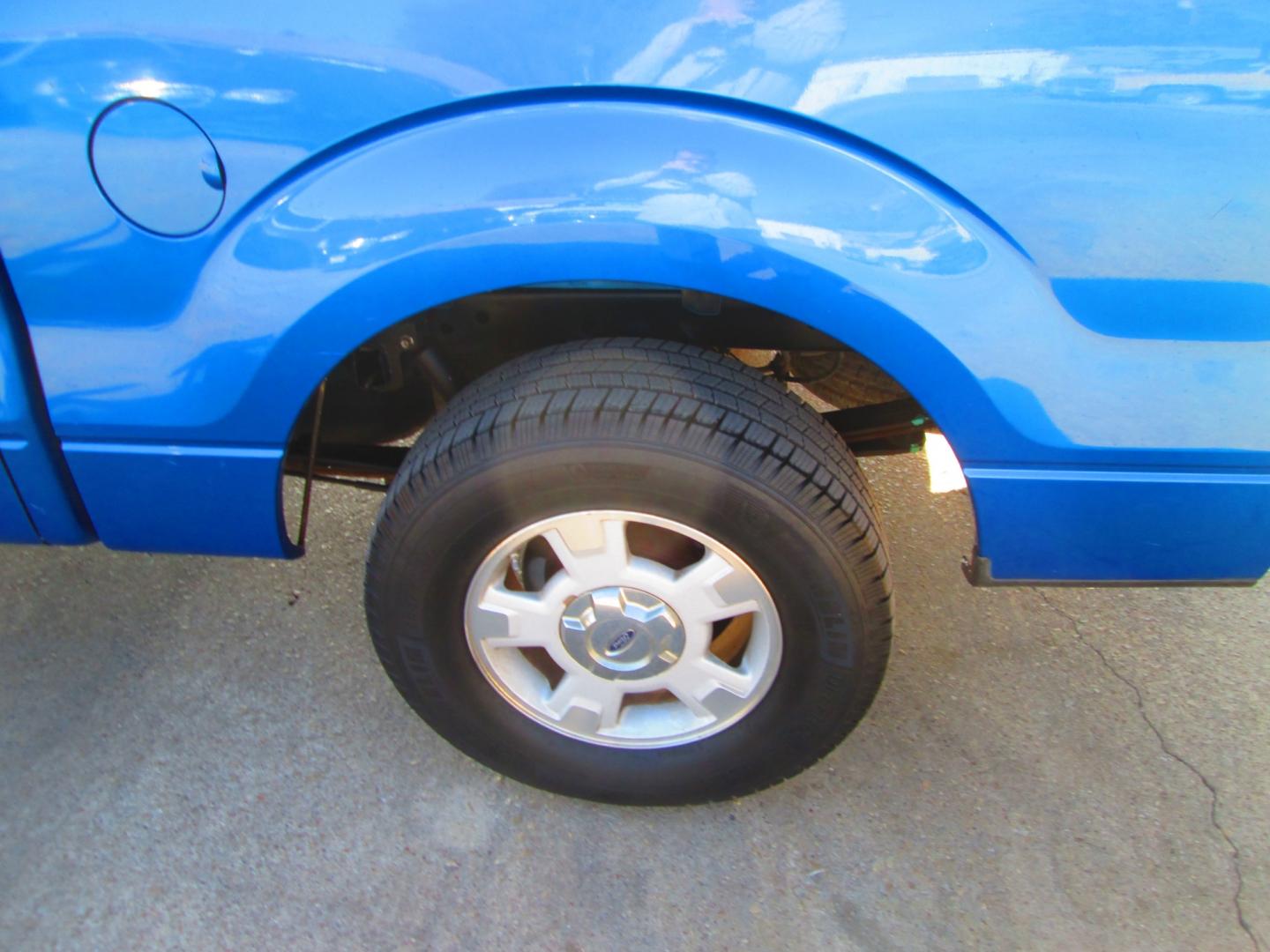 2009 BLUE Ford F-150 (1FTRW12W09F) with an 4.6L V8 OHC FFV engine, 4-Speed Automatic transmission, located at 1815 NE 28th St., Fort Worth, TX, 76106, (817) 625-6251, 32.795582, -97.333069 - Photo#8